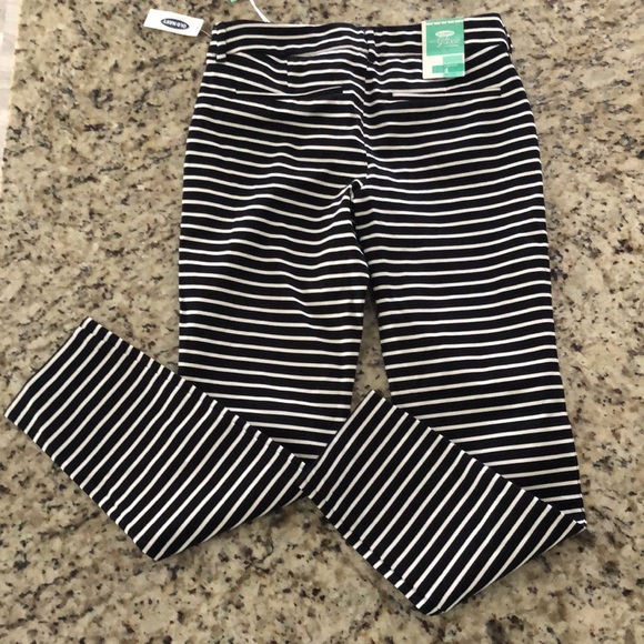 Old navy pants - Picture 4 of 4